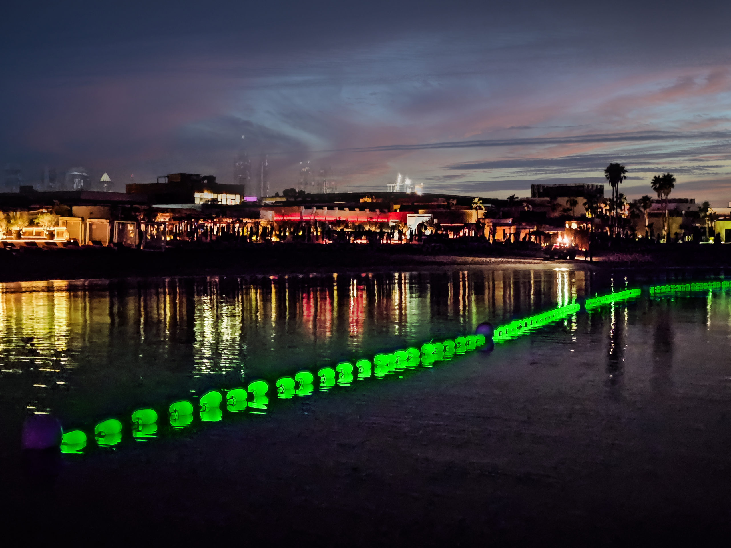 La versione in verde delle boe: luce e colore per un effetto scenografico che valorizza ogni evento o spazio marino.